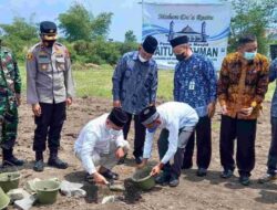 Walikota Pangkalpinang Meletakan Batu Pertama Pembangunan Masjid Baitul Rahman