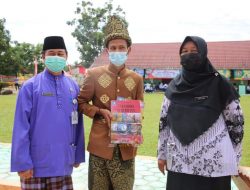 M. Amin Hikmat Ikuti Upacara HUT PGRI Ke-76 dan Hari Guru Nasional