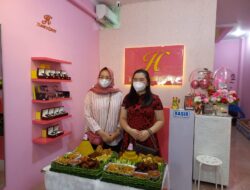 Monica Haprinda Hadiri Grand Opening Jims Honey