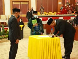 Herman Suhadi Lantik Nata Sumitra Anggota PAW DPRD Provinsi Babel