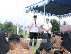 Gubernur Erzaldi Beri Modal Siswa SMAN 1 Bakam untuk Berwirausaha