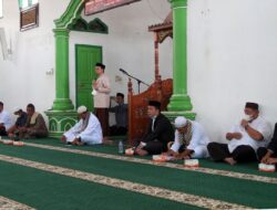 Safari Jum’at di Desa Guntung, Bupati Bateng Berikan 25 Paket Sembako