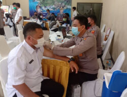 Herry Erfian Hadiri Kegiatan Vaksinasi Booster Covid-19 di Polres Bangka Tengah