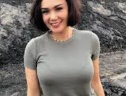 Lama Menjada, Yuni Shara Lampiaskan Kebutuhan Biologisnya Dengan Sex Toys