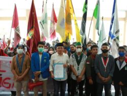 Pagi Hingga Sore Mahasiswa Aksi Di DPRD Babel, Disambut Baik Pimpinan DPRD
