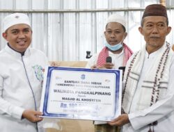 Pemkot Pangkalpinang Berikan Dana Hibah Rp.100.000.000. Untuk Pembangunan Masjid Al-Khosiyun