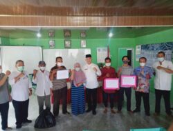 Bupati Algafry Bersama Wabub Herrry Salurkan BLT Untuk Lansia Se-Bateng