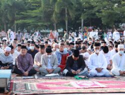Wako dan Wawako Sholat Ied di Alun-Alun Taman Merdeka