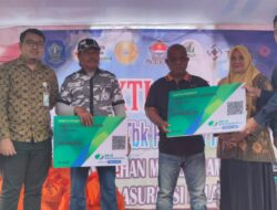 Melalui Program CSR, PT Timah Salurkan Bantuan Kepada Nelayan Sungailiat