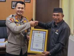 Ketua DPRD Kabupaten Bangka, Mendapatkan Penghargaan dari Kapolda Babel
