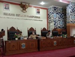 Molen Hadiri Paripurna Persetujuan Nota Keuangan dan Rapeda APBD 2022