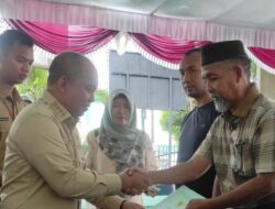 Walikota Pangkalpinang Serahkan 715 Sertifikat PTSL