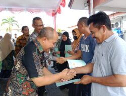 Molen Serahkan Sertifikat Program PTSL, Kecamatan Bukit Intan Tembus 1.317 Persil