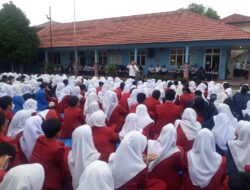 Walikota Bagikan E-KTP untuk Siswa SMKN1 Pangkalpinang
