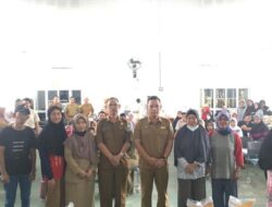 Sekda Salurkan Beras Cadangan Pangan Pemerintah Tahap II di Gerunggang