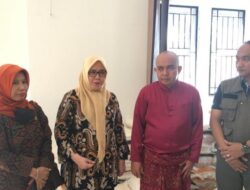 Walikota Molen Salurkan Bantuan Cadangan Pangan