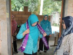 Pj TP PKK Safriati Safrizal : Saya Kesini Mau Membeli Produk Batik Pulau Belitung