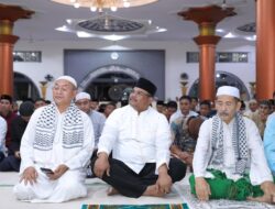 Safari Ramadan, Pj Gubernur Safrizal Serahkan Bantuan Untuk Masyarakat