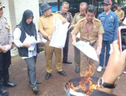 Didampingi Pemkab Bangka, Bawaslu Musnahkan 4.010 Lembar Surat Suara Rusak Jelang Pemilu 2024