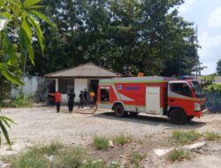 Respon Cepat, Tim Damkar PT Timah Bantu Padamkan Kebakaran di Pelabuhan Tanjung Gudang Belinyu