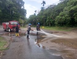 Cegah Kecelakaan, Karyawan PT Timah Bersihkan Jalan di Komplek Perusahaan