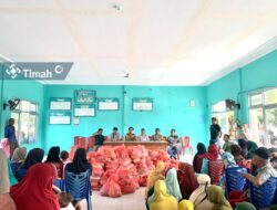 PT Timah Serahkan 309 Paket Sembako untuk Warga Desa Beriga, Bangka Tengah