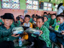 Dukung Indonesia Emas 2045, PT Timah Berikan Makan Bergizi Gratis di Bangka Tengah