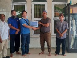 PT Timah Tunjukkan Kepedulian Sosial, Bantu Perbaikan Atap Masjid di Sungailiat