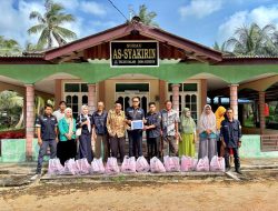 PT Timah Salurkan Puluhan Paket Sembako di Teluk Dalam Karimun