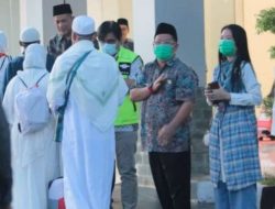 127 Jemaah Haji Bangka Tengah Tiba Selamat, Wabup Efrianda Sambut di Bandara