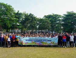 PT Timah Gelar Aksi Bersih Taman Sari Sungailiat Peringati World Clean Up Day 2025
