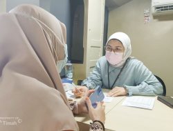 Ratusan Warga Mentok Dapat Layanan Kesehatan Gratis dari Mobil Sehat PT TIMAH Tbk