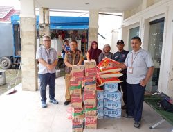 Respons Cepat PT TIMAH Bantu Warga Tanjung Terdampak Banjir Rob