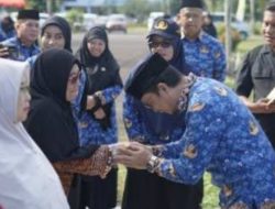 Semarak HUT Korpri 2025 di Bangka Tengah, ASN Purna Tugas Terima Kenang-kenangan