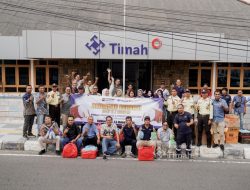 PT Timah Bagikan 150 Paket Sembako dan 500 Takjil untuk Warga di Sungailiat   