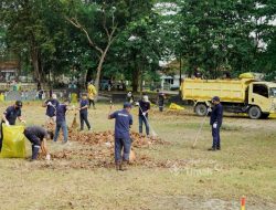 PT TIMAH Kolaborasi dengan DLH Bangka dan Lanal Babel Bersihkan Taman Sari Sungailiat