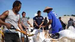 Ratusan Nelayan Gotong Royong Atasi Pendangkalan Muara Jelitik, PT TIMAH Siapkan Ratusan Jumbo Bag