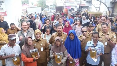 Saparudin Tinjau Penyaluran Bantuan Beras dan Minyak Goreng untuk Ratusan Warga Opas Indah   
