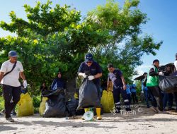Peringati Hari Lingkungan Hidup Sedunia, PT TIMAH dan Pemkab Bangka Gotong Royong Bersihkan Pantai Rambak