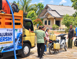 PT TIMAH Kolaborasi Penuhi Kebutuhan Air Bersih Warga Terdampak Kekeringan di Sungailiat