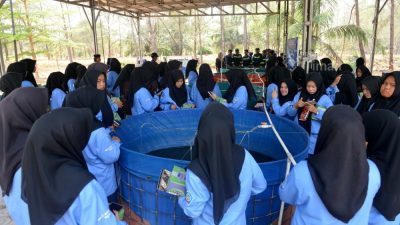 Belajar Olah Lahan Bekas Tambang, Siswa SMK IT Jamalullail Eksplorasi Kampoeng Reklamasi Air Jangkang PT TIMAH    