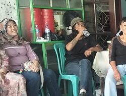 Sabtu Ceria di Rawa Bebek, Hj Nurjanah Ajak Warga Lansia Tetap Semangat dan Ekspresif