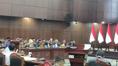 Hakim MK Cecar KPU soal Surat Penyetaraan Pendidikan Cawapres 02